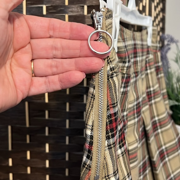 Ladies JOLT Plaid Pleated Mini Skirt Zipper Side Size Small - Picture 4 of 8
